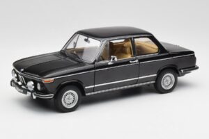 BMW 2002 L E10 Black AUTOart 1:18 70603 Diecast