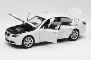 BMW E60 545i Alpine White Kyosho 1:18 08591W Diecast — photo 2 of 8