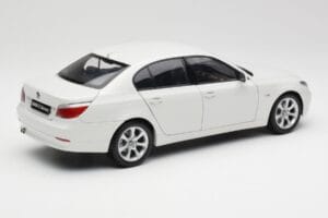 BMW E60 545i Alpine White Kyosho 1:18 08591W Diecast — photo 3 of 8