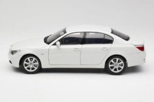 BMW E60 545i Alpine White Kyosho 1:18 08591W Diecast — photo 4 of 8
