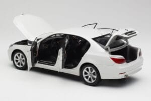 BMW E60 545i Alpine White Kyosho 1:18 08591W Diecast — photo 5 of 8