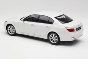 BMW E60 545i Alpine White Kyosho 1:18 08591W Diecast — photo 7 of 8