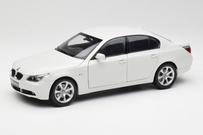 BMW E60 545i Alpine White Kyosho 1:18 08591W Diecast