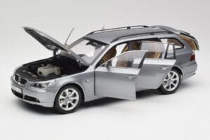 BMW 545i E61 Touring Light Grey Kyosho 1:18 80430308414 Diecast — photo 2 of 8