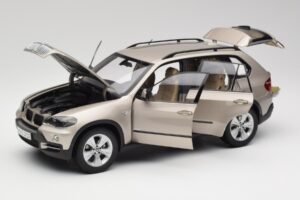 BMW X5 E70 4.8i Platinum Bronze Metallic Kyosho 1:18 80430413413 Diecast — photo 2 of 8