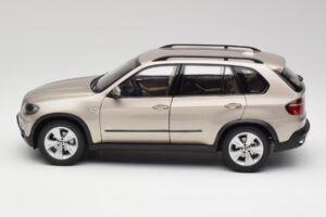 BMW X5 E70 4.8i Platinum Bronze Metallic Kyosho 1:18 80430413413 Diecast — photo 4 of 8