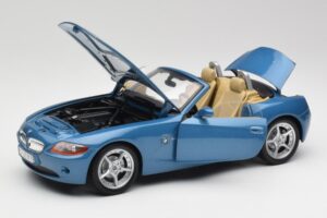 BMW Z4 E85 Maldives Blue Bburago 1:18 34046BLUE Diecast — photo 2 of 8
