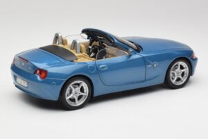 BMW Z4 E85 Maldives Blue Bburago 1:18 34046BLUE Diecast — photo 3 of 8