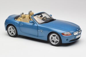 BMW Z4 E85 Maldives Blue Bburago 1:18 34046BLUE Diecast — photo 6 of 8