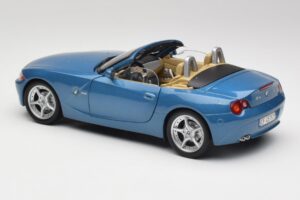 BMW Z4 E85 Maldives Blue Bburago 1:18 34046BLUE Diecast — photo 7 of 8