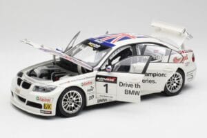 BMW E90 320si #1 A. Priaulx WTCC Champion 2006 Kyosho 1:18 80430429067 Diecast — photo 2 of 8