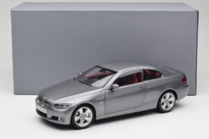BMW 330i E92 Coupe Grey Metallic Kyosho 1:18 80430407220 Diecast — photo 8 of 8