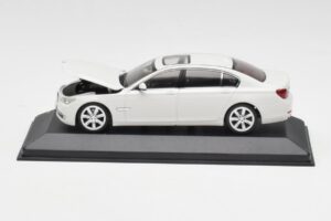 BMW 750Li F02 White Minichamps 1:43 80420445201 Diecast — photo 4 of 5