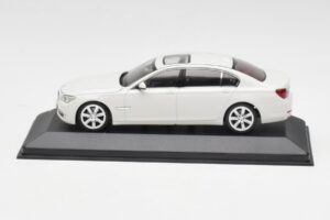 BMW 750Li F02 White Minichamps 1:43 80420445201 Diecast