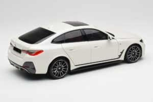 BMW i4 M50 G26 Alpine White Minichamps 1:18 110023011 Diecast — photo 3 of 8
