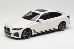 BMW i4 M50 G26 Alpine White Minichamps 1:18 110023011 Diecast