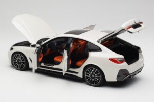 BMW i4 M50 G26 Alpine White Minichamps 1:18 110023011 Diecast — photo 5 of 8