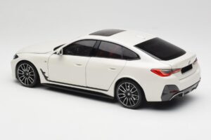 BMW i4 M50 G26 Alpine White Minichamps 1:18 110023011 Diecast — photo 7 of 8