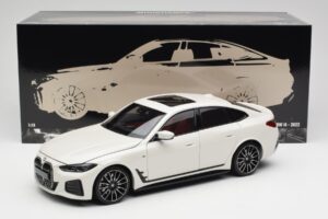 BMW i4 M50 G26 Alpine White Minichamps 1:18 110023011 Diecast — photo 8 of 8