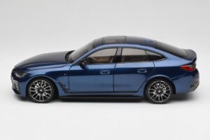 BMW i4 M50 G26 Portimao Blue Minichamps 1:18 110023012 Diecast — photo 4 of 8
