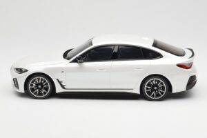 BMW i4 M50 G26 Mineral White Metallic Otto 1:18 OT1074 Resin — photo 3 of 6