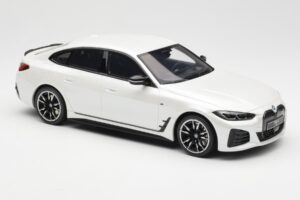 BMW i4 M50 G26 Mineral White Metallic Otto 1:18 OT1074 Resin — photo 4 of 6