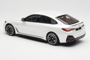 BMW i4 M50 G26 Mineral White Metallic Otto 1:18 OT1074 Resin — photo 5 of 6