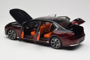 BMW i7 G70 Black & Red Metallic Minichamps 1:18 110023201 Diecast — photo 5 of 8