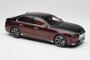 BMW i7 G70 Black & Red Metallic Minichamps 1:18 110023201 Diecast — photo 6 of 8