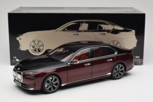 BMW i7 G70 Black & Red Metallic Minichamps 1:18 110023201 Diecast — photo 8 of 8