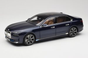 BMW i7 G70 Blue Metallic Minichamps 1:18 110023202 Diecast