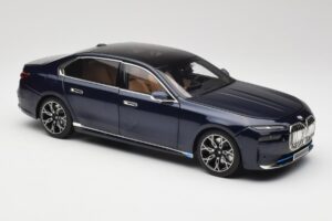 BMW i7 G70 Blue Metallic Minichamps 1:18 110023202 Diecast — photo 6 of 8