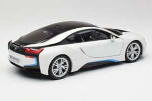 BMW i8 Crystal White Paragon 1:18 80432336841 Diecast — photo 3 of 8