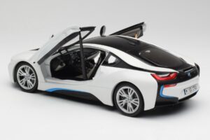 BMW i8 Crystal White Paragon 1:18 80432336841 Diecast — photo 5 of 8