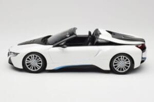 BMW i8 Roadster I15 White Metallic Minichamps 1:18 155027031 Diecast — photo 3 of 6