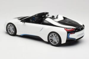 BMW i8 Roadster I15 White Metallic Minichamps 1:18 155027031 Diecast — photo 5 of 6