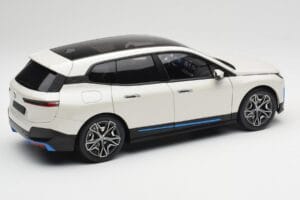 BMW iX Alpine White Minichamps 1:18 110023102 Diecast — photo 3 of 8