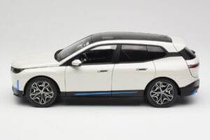BMW iX Alpine White Minichamps 1:18 110023102 Diecast — photo 4 of 8