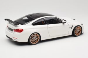 BMW M4 F82 GTS Alpine White Minichamps 1:18 110025221 Diecast — photo 3 of 8