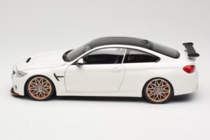 BMW M4 F82 GTS Alpine White Minichamps 1:18 110025221 Diecast — photo 4 of 8