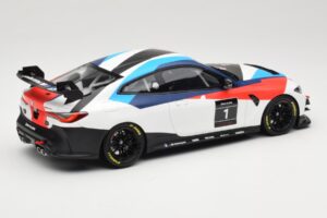 BMW M4 G82 GT4 #1 Presentation 2022 Otto 1:18 OT1228 Resin — photo 2 of 6