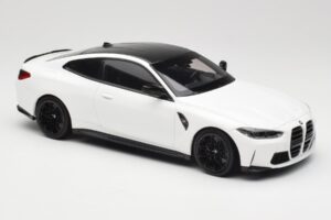 BMW M4 G82 White Minichamps 1:18 155020122 Diecast — photo 4 of 6