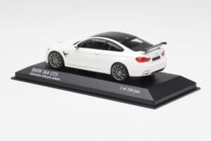 BMW M4 GTS F82 White With Grey Wheels Minichamps 1:43 410025221 Diecast — photo 3 of 4