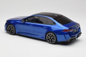 BMW M5 G90 Marina Bay Blue Metallic GT Spirit 1:18 GT507 Resin — photo 5 of 6