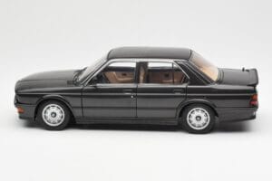 BMW M535i E28 Diamond Black AUTOart 1:18 75162 Diecast — photo 4 of 8