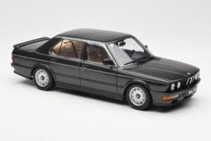 BMW M535i E28 Diamond Black AUTOart 1:18 75162 Diecast — photo 6 of 8