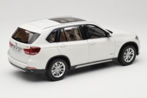 BMW X5 E70 Alpine White Paragon 1:18 PA-97073 Diecast — photo 3 of 8