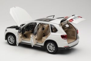 BMW X5 E70 Alpine White Paragon 1:18 PA-97073 Diecast — photo 5 of 8