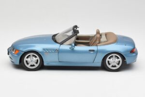 BMW Z3 E36/7 James Bond Goldeneye Blue Metallic UT Models 1:18 180024336 Diecast — photo 4 of 8