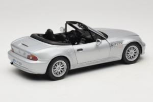BMW Z3 Roadster 1.8 Silver Dealer Edition UT Models 1:18 80439411712 Diecast — photo 3 of 8